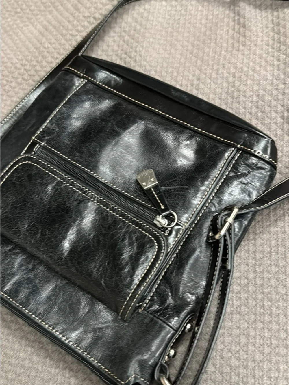 Black Leather Crossbody Bag with Front Pocket Gianni Binni